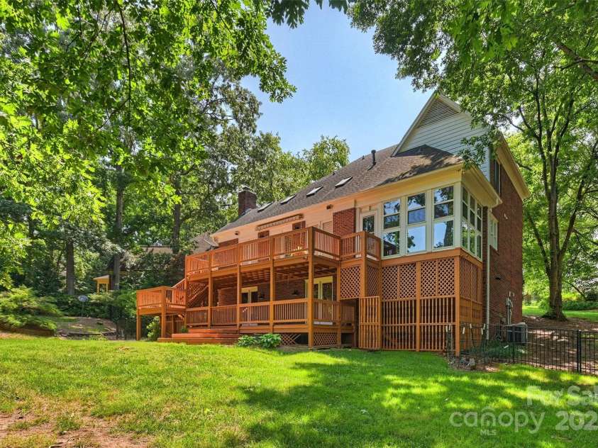 8000 Greencastle Drive, Charlotte, NC 28210.  MLS# CAR4223017, YatesRealty ID 16081. 