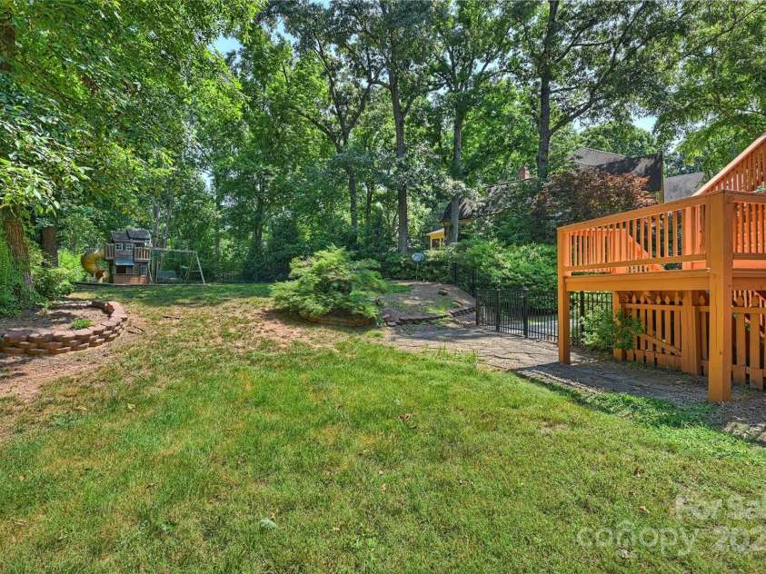 8000 Greencastle Drive, Charlotte, NC 28210.  MLS# CAR4223017, YatesRealty ID 16081. 