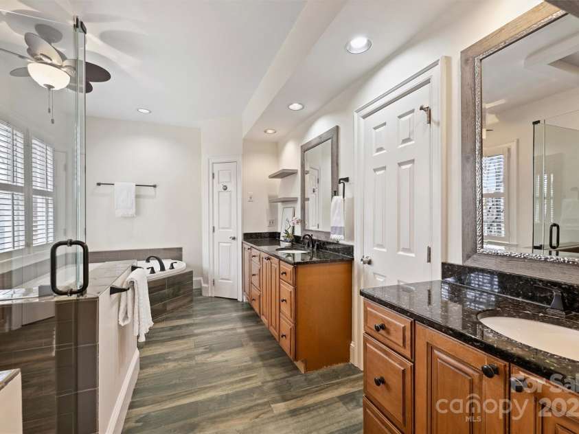 8000 Greencastle Drive, Charlotte, NC 28210.  MLS# CAR4223017, YatesRealty ID 16081. Ensuite Primary Bathroom - dual vanities