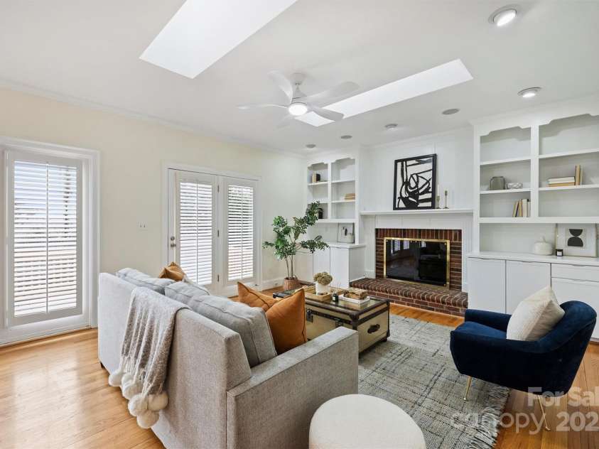 8000 Greencastle Drive, Charlotte, NC 28210.  MLS# CAR4223017, YatesRealty ID 16081. Family Room main level