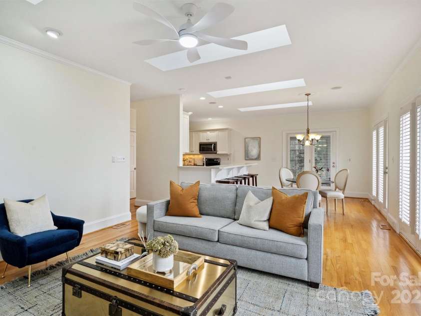 8000 Greencastle Drive, Charlotte, NC 28210.  MLS# CAR4223017, YatesRealty ID 16081. Family Room - main level