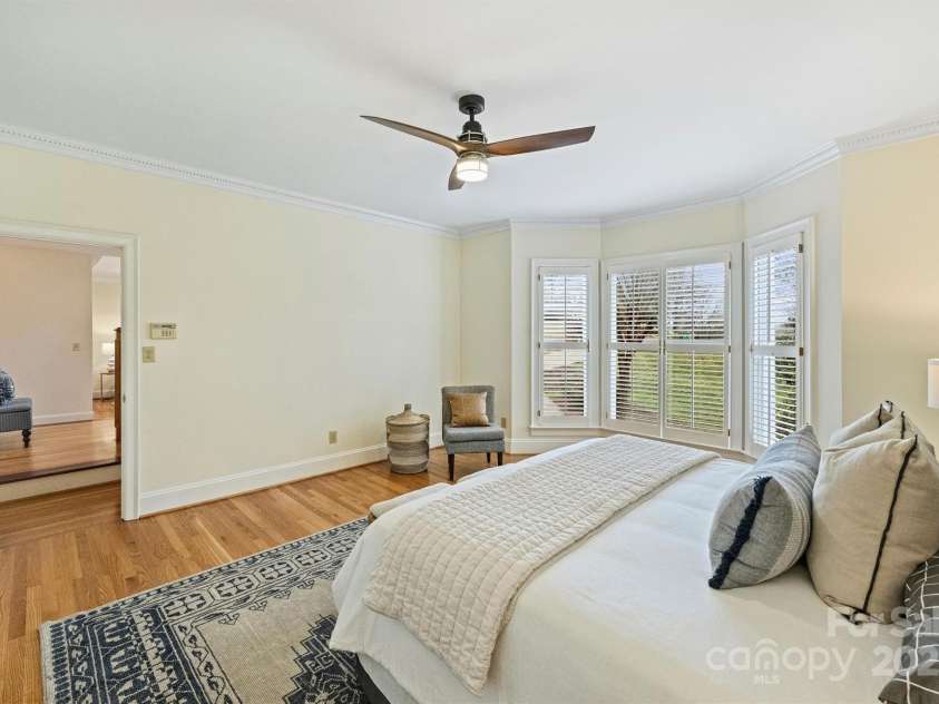 8000 Greencastle Drive, Charlotte, NC 28210.  MLS# CAR4223017, YatesRealty ID 16081. Primary Bedroom on Main - bay window