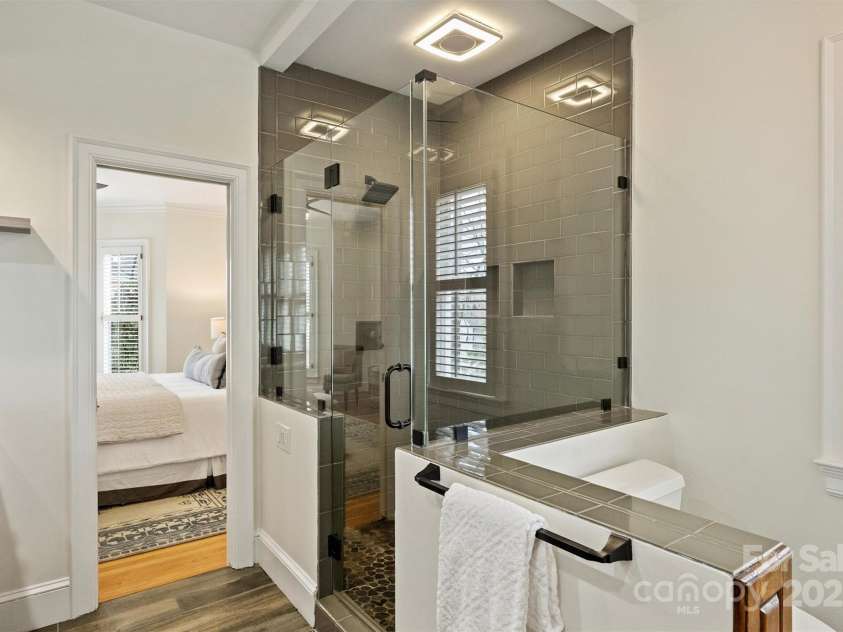 8000 Greencastle Drive, Charlotte, NC 28210.  MLS# CAR4223017, YatesRealty ID 16081. Primary walk-in Shower