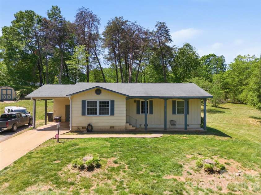 450 Washington Street, Forest City, NC 28043.  MLS# CAR4374908, YatesRealty ID 16082. 