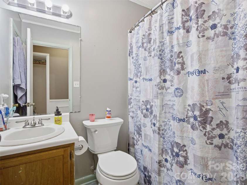 450 Washington Street, Forest City, NC 28043.  MLS# CAR4374908, YatesRealty ID 16082. 