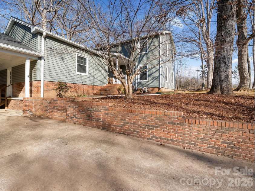 1409 Thea Drive, Shelby, NC 28150.  MLS# CAR4346198, YatesRealty ID 16083. 
