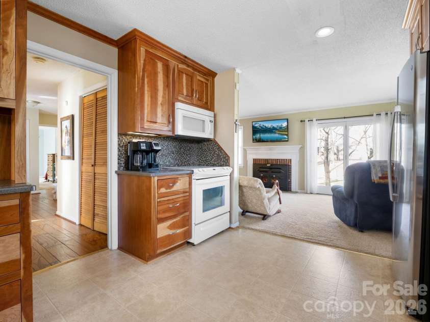 1409 Thea Drive, Shelby, NC 28150.  MLS# CAR4346198, YatesRealty ID 16083. 