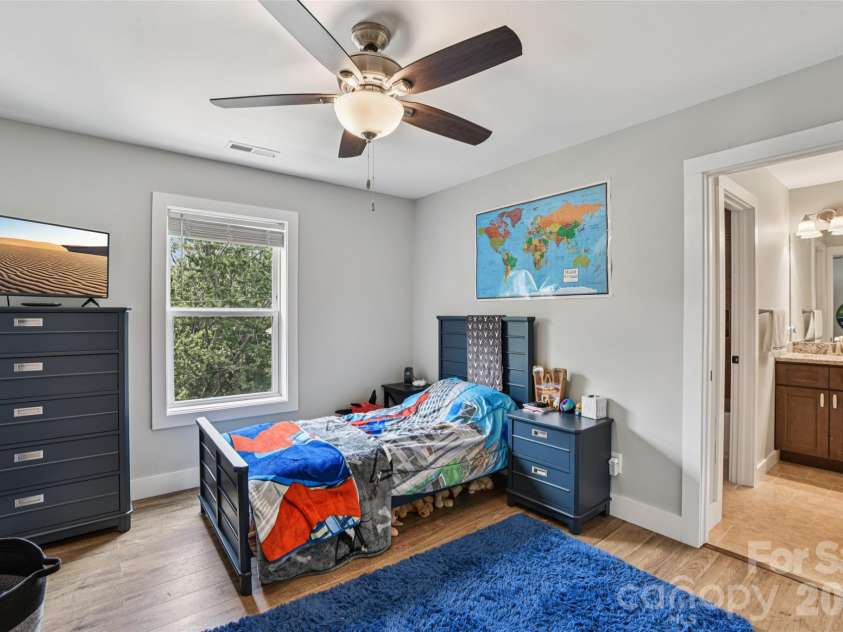 8 Apple Lane, Asheville, NC 28804.  MLS# CAR4354022, YatesRealty ID 16087. Additional upper level bedrooms with easy access to Jack-and-Jill bath