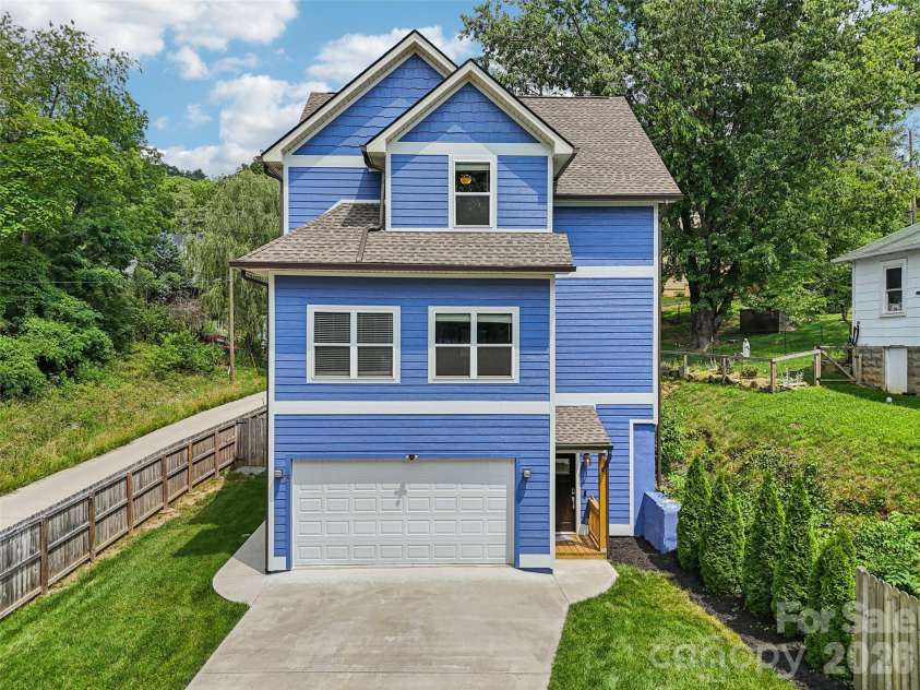 8 Apple Lane, Asheville, NC 28804.  MLS# CAR4354022, YatesRealty ID 16087. Charming Arts & Crafts exterior