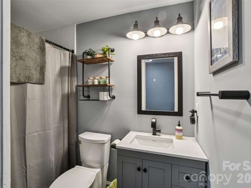 8 Apple Lane, Asheville, NC 28804.  MLS# CAR4354022, YatesRealty ID 16087. Convenient full bath in lower level