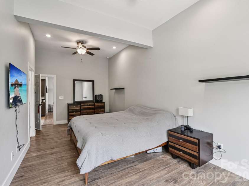 8 Apple Lane, Asheville, NC 28804.  MLS# CAR4354022, YatesRealty ID 16087. Convenient main-floor primary with ensuite bath