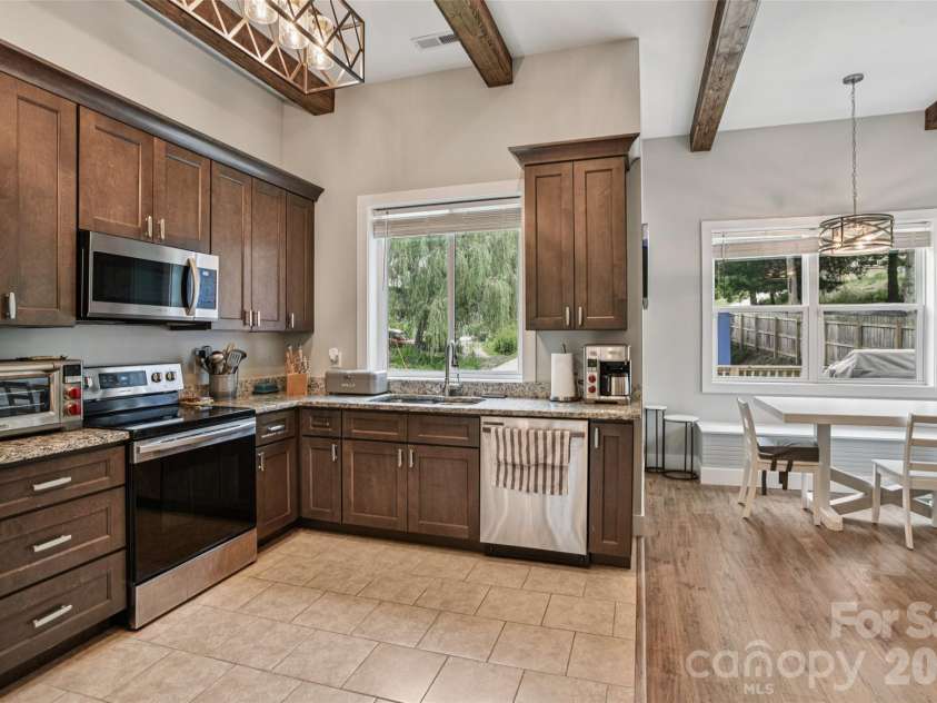8 Apple Lane, Asheville, NC 28804.  MLS# CAR4354022, YatesRealty ID 16087. Elegant granite surfaces, modern appliances