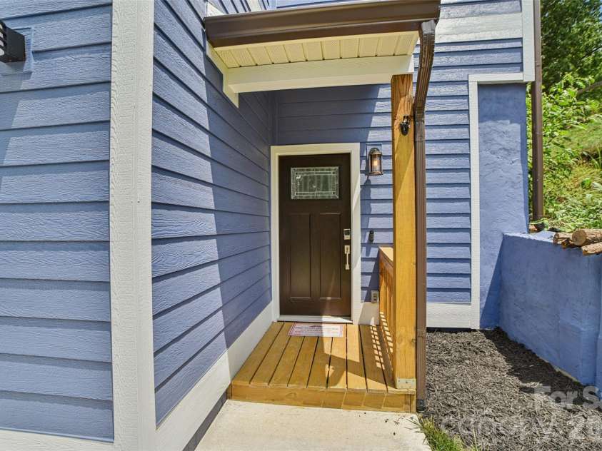 8 Apple Lane, Asheville, NC 28804.  MLS# CAR4354022, YatesRealty ID 16087. Welcoming front porch