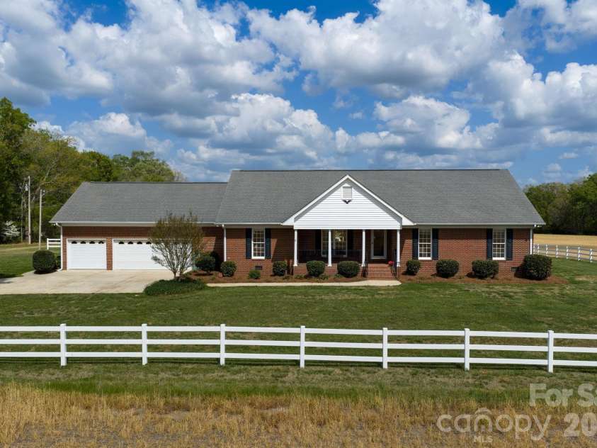 824 Forest Hills School Road, Marshville, NC 28103.  MLS# CAR4353815, YatesRealty ID 16088. Vinyl fenced front & back yard