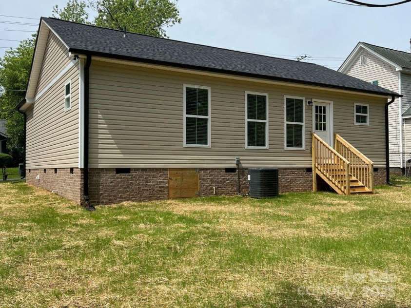 702 Park Avenue, Salisbury, NC 28144.  MLS# CAR4206260, YatesRealty ID 16089. 