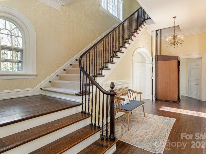 407 Vanderbilt Road, Asheville, NC 28803.  MLS# CAR4220669, YatesRealty ID 1609. 