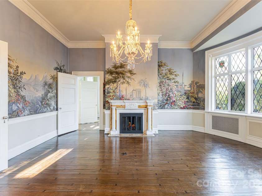 407 Vanderbilt Road, Asheville, NC 28803.  MLS# CAR4220669, YatesRealty ID 1609. 