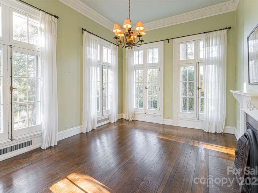 407 Vanderbilt Road, Asheville, NC 28803.  MLS# CAR4220669, YatesRealty ID 1609. 