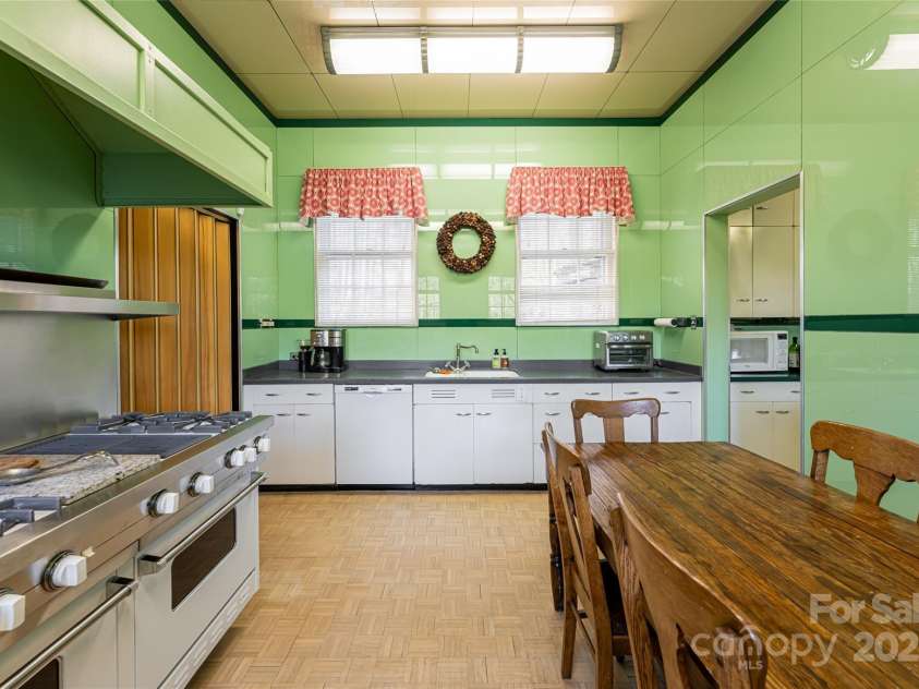 407 Vanderbilt Road, Asheville, NC 28803.  MLS# CAR4220669, YatesRealty ID 1609. 