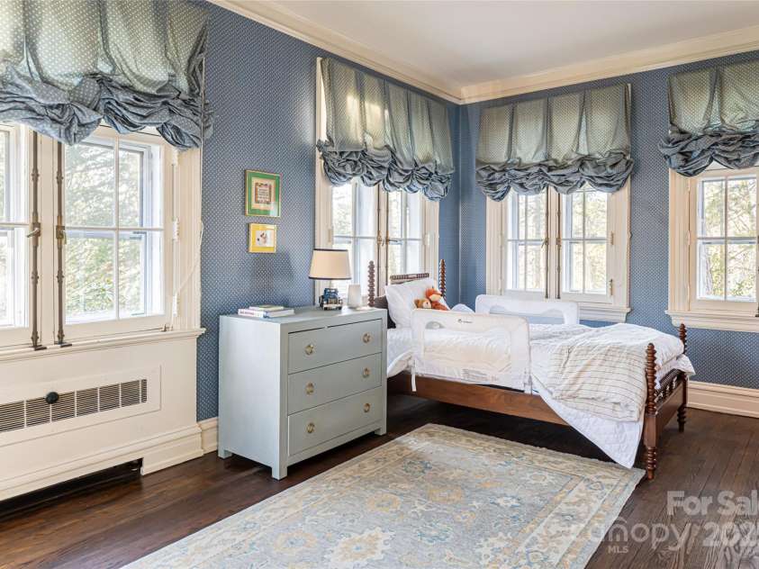 407 Vanderbilt Road, Asheville, NC 28803.  MLS# CAR4220669, YatesRealty ID 1609. 