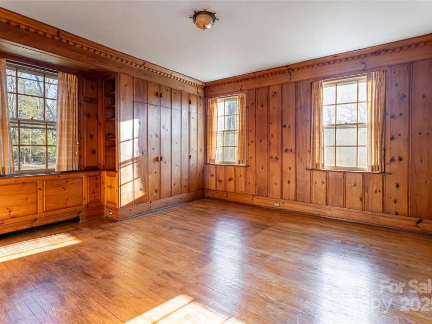 407 Vanderbilt Road, Asheville, NC 28803.  MLS# CAR4220669, YatesRealty ID 1609. 