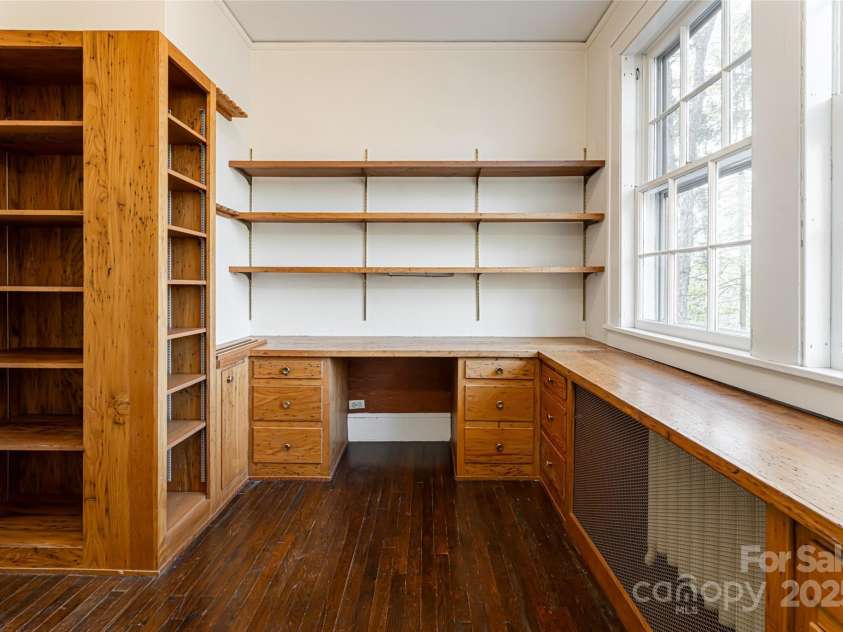 407 Vanderbilt Road, Asheville, NC 28803.  MLS# CAR4220669, YatesRealty ID 1609. 