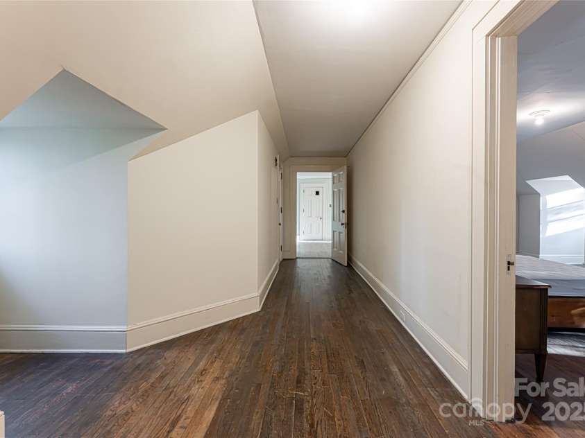 407 Vanderbilt Road, Asheville, NC 28803.  MLS# CAR4220669, YatesRealty ID 1609. 