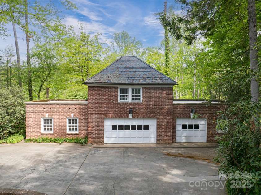 407 Vanderbilt Road, Asheville, NC 28803.  MLS# CAR4220669, YatesRealty ID 1609. 