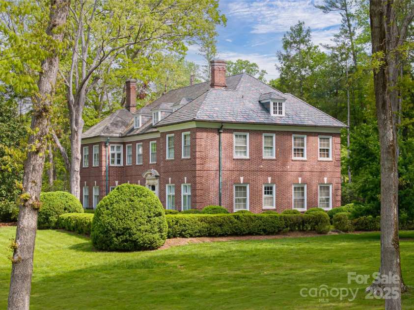 407 Vanderbilt Road, Asheville, NC 28803.  MLS# CAR4220669, YatesRealty ID 1609. 