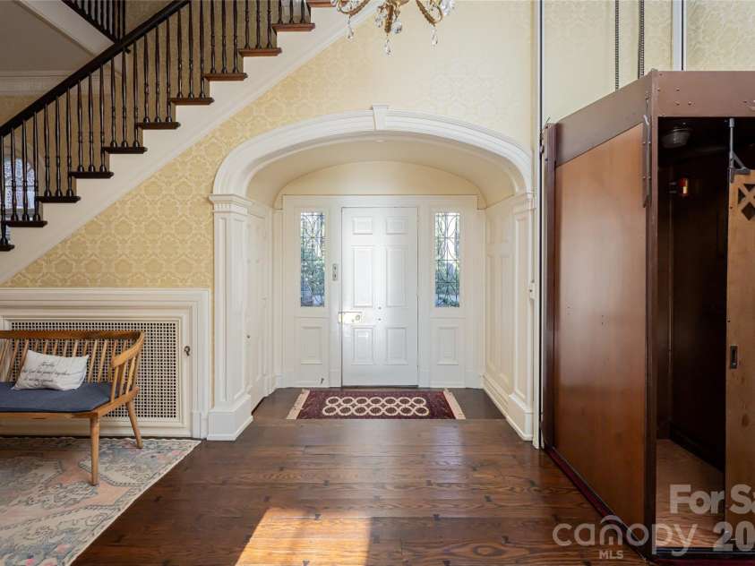 407 Vanderbilt Road, Asheville, NC 28803.  MLS# CAR4220669, YatesRealty ID 1609. 