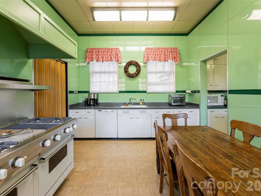 407 Vanderbilt Road, Asheville, NC 28803.  MLS# CAR4220669, YatesRealty ID 1609. 