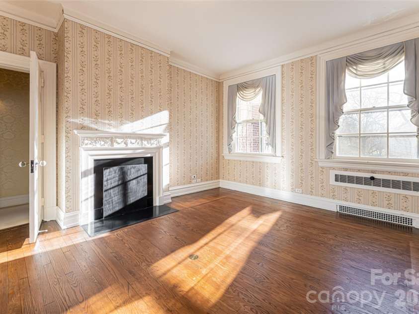 407 Vanderbilt Road, Asheville, NC 28803.  MLS# CAR4220669, YatesRealty ID 1609. 