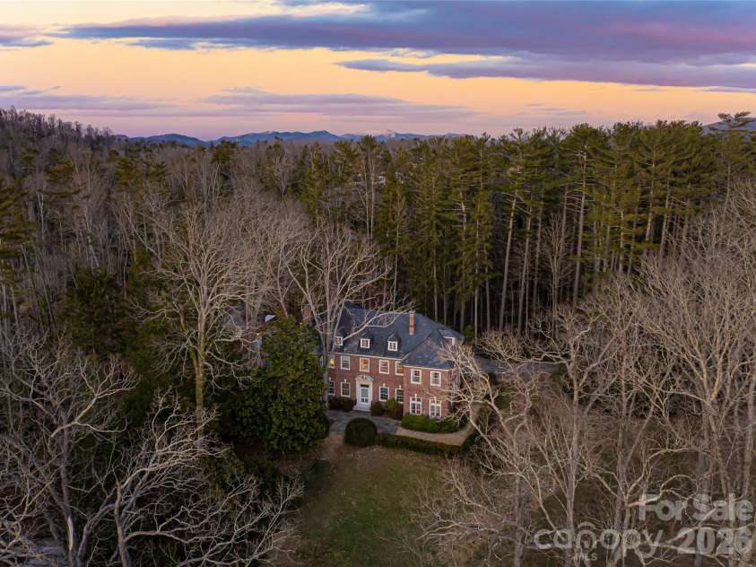407 Vanderbilt Road, Asheville, NC 28803.  MLS# CAR4220669, YatesRealty ID 1609. Incredible location on acreage in Biltmore Forest