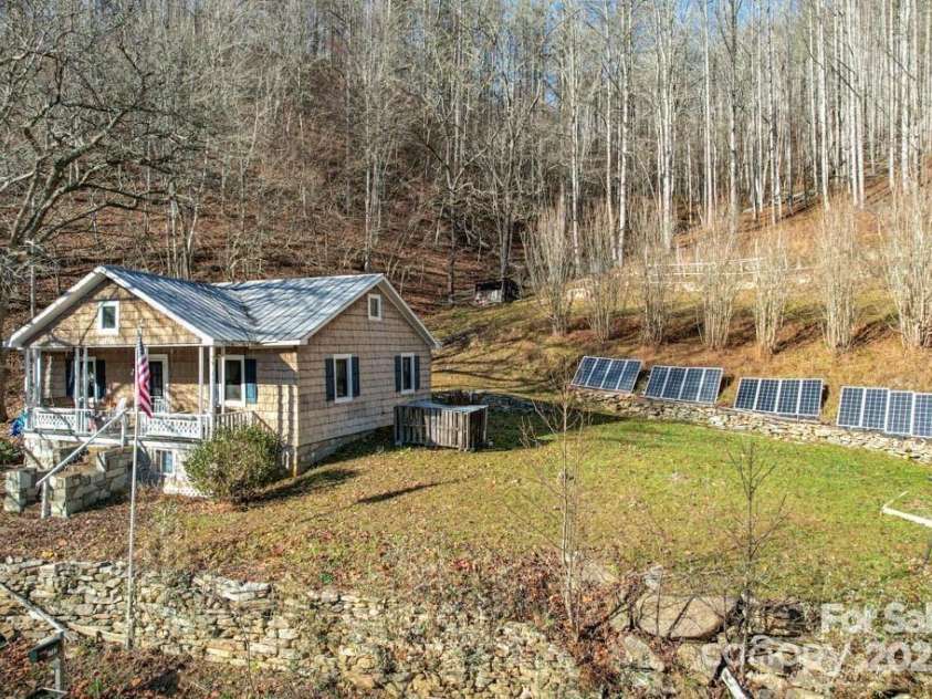 1782 Bald Mountain Road, Burnsville, NC 28714.  MLS# CAR4242119, YatesRealty ID 16091. 