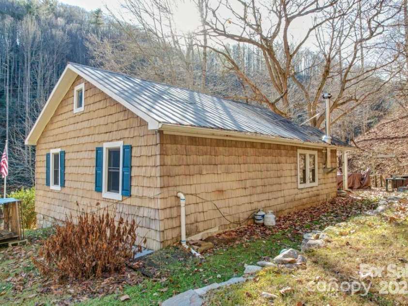 1782 Bald Mountain Road, Burnsville, NC 28714.  MLS# CAR4242119, YatesRealty ID 16091. 