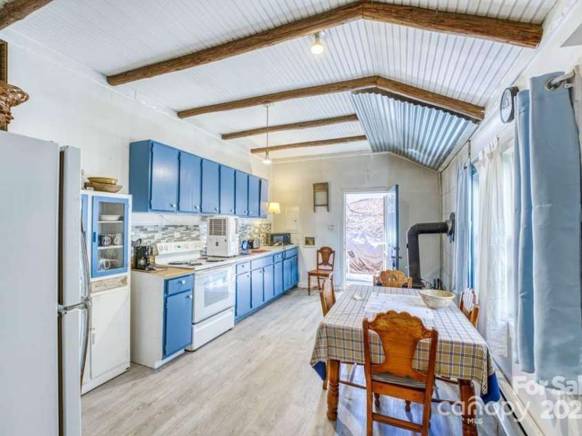 1782 Bald Mountain Road, Burnsville, NC 28714.  MLS# CAR4242119, YatesRealty ID 16091. 