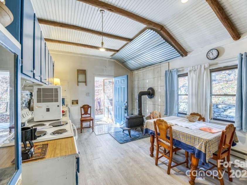 1782 Bald Mountain Road, Burnsville, NC 28714.  MLS# CAR4242119, YatesRealty ID 16091. 