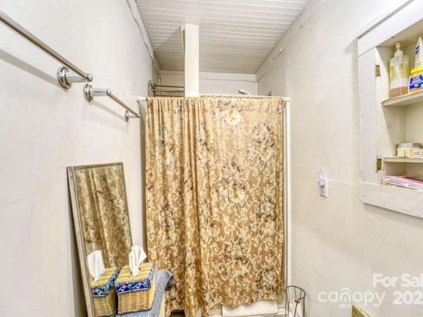 1782 Bald Mountain Road, Burnsville, NC 28714.  MLS# CAR4242119, YatesRealty ID 16091. 