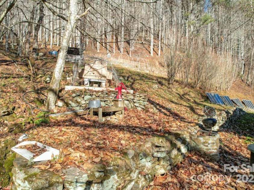 1782 Bald Mountain Road, Burnsville, NC 28714.  MLS# CAR4242119, YatesRealty ID 16091. 