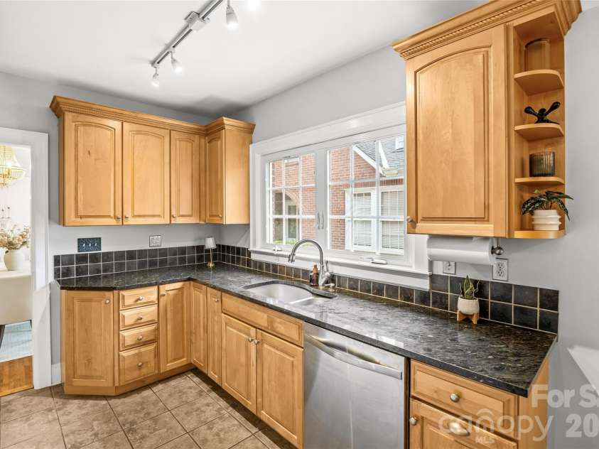 2137 Shenandoah Avenue, Charlotte, NC 28205.  MLS# CAR4369608, YatesRealty ID 16091. 