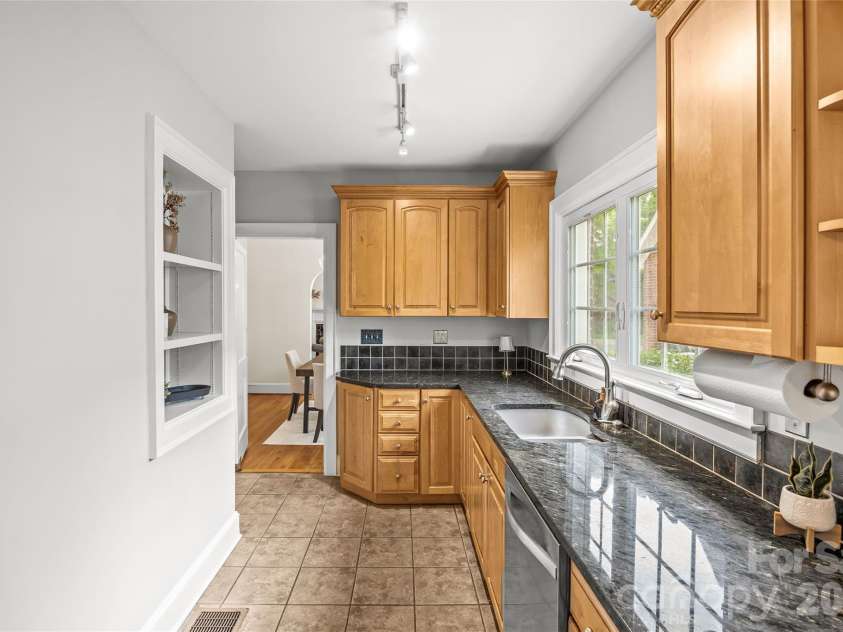 2137 Shenandoah Avenue, Charlotte, NC 28205.  MLS# CAR4369608, YatesRealty ID 16091. 