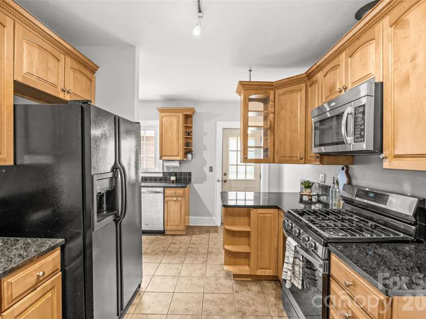 2137 Shenandoah Avenue, Charlotte, NC 28205.  MLS# CAR4369608, YatesRealty ID 16091. 