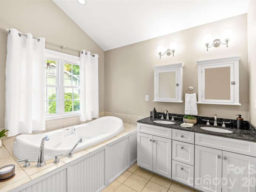 2137 Shenandoah Avenue, Charlotte, NC 28205.  MLS# CAR4369608, YatesRealty ID 16091. 