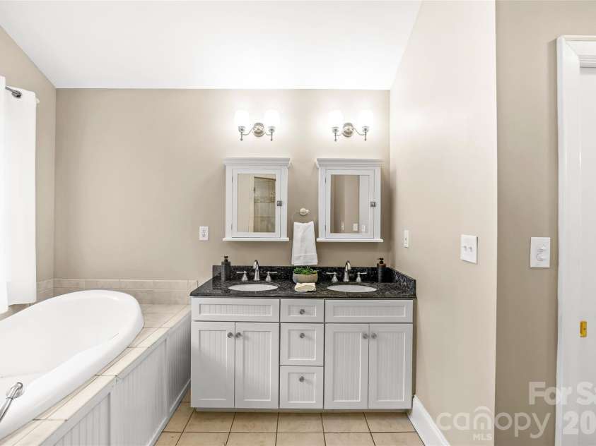 2137 Shenandoah Avenue, Charlotte, NC 28205.  MLS# CAR4369608, YatesRealty ID 16091. 