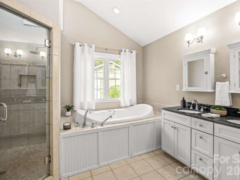 2137 Shenandoah Avenue, Charlotte, NC 28205.  MLS# CAR4369608, YatesRealty ID 16091. 
