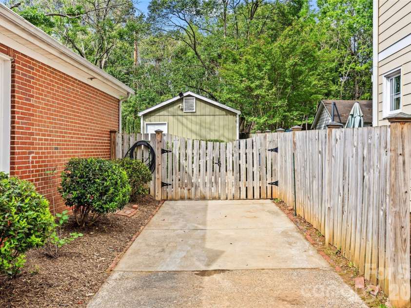 2137 Shenandoah Avenue, Charlotte, NC 28205.  MLS# CAR4369608, YatesRealty ID 16091. 