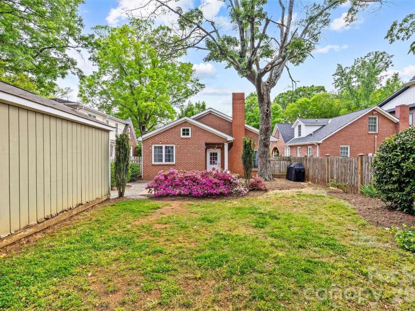 2137 Shenandoah Avenue, Charlotte, NC 28205.  MLS# CAR4369608, YatesRealty ID 16091. 
