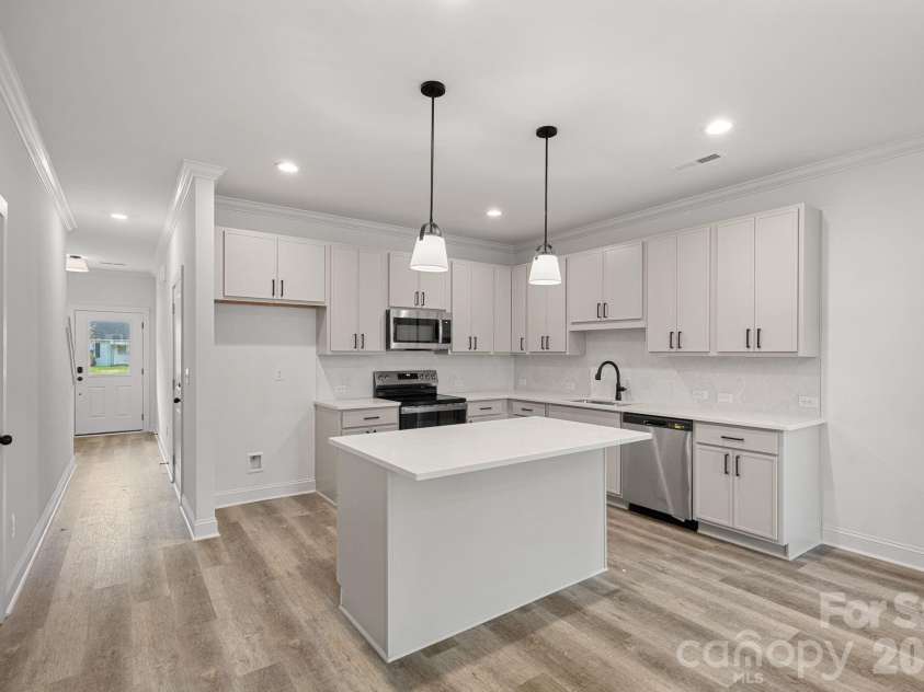 3142 Dublin Road, Charlotte, NC 28208.  MLS# CAR4367408, YatesRealty ID 16092. 