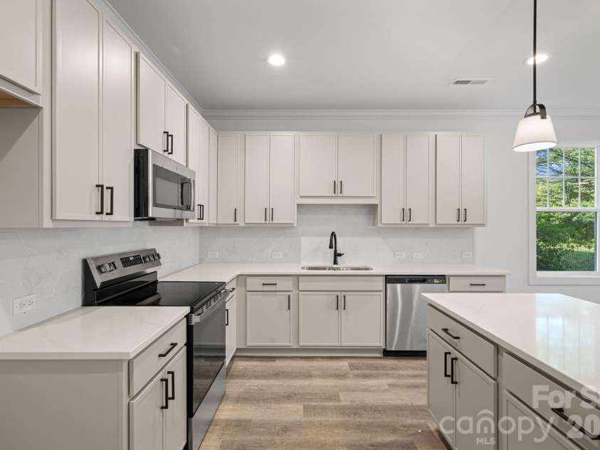 3142 Dublin Road, Charlotte, NC 28208.  MLS# CAR4367408, YatesRealty ID 16092. 