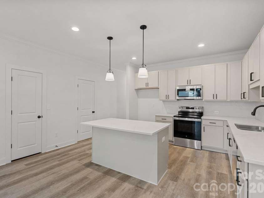 3142 Dublin Road, Charlotte, NC 28208.  MLS# CAR4367408, YatesRealty ID 16092. 